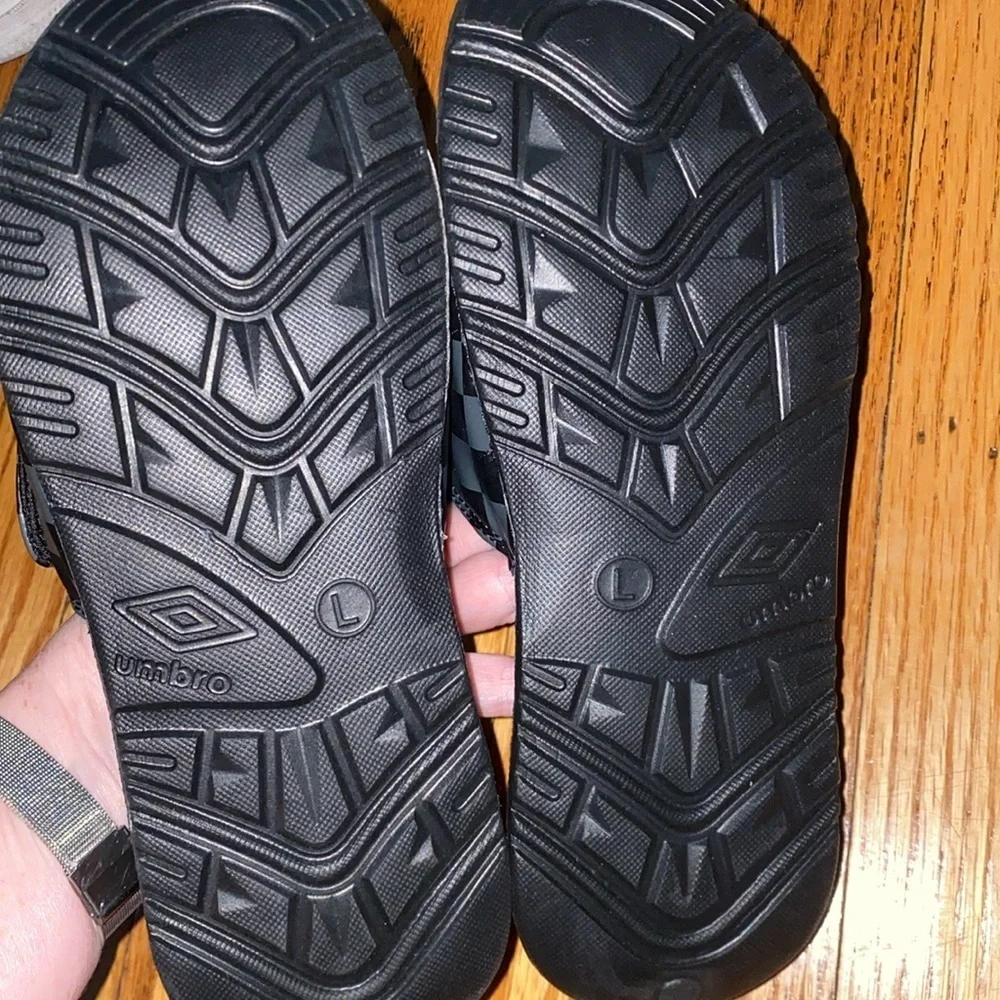 Umbro size large 6 slides nwt